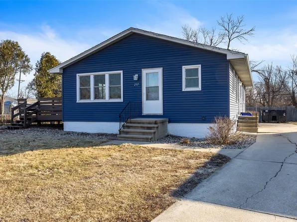 2317 Newport Dr SW, Cedar Rapids, IA 52404