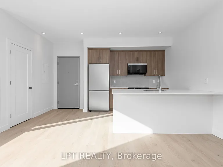 319 Shakespeare St #5 — Photo 3