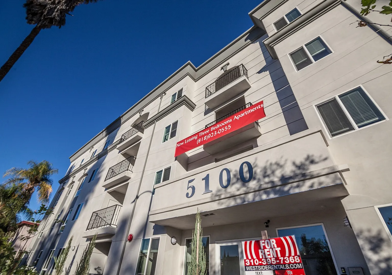 Sherman Oaks Place — Photo 1