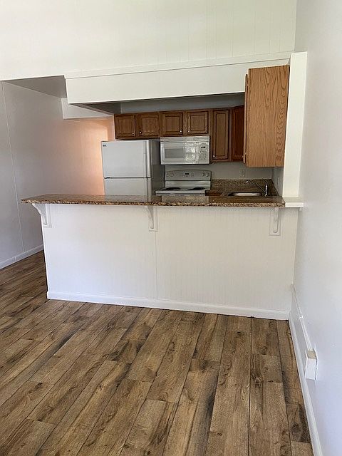2nd image of 904 S Main St #6