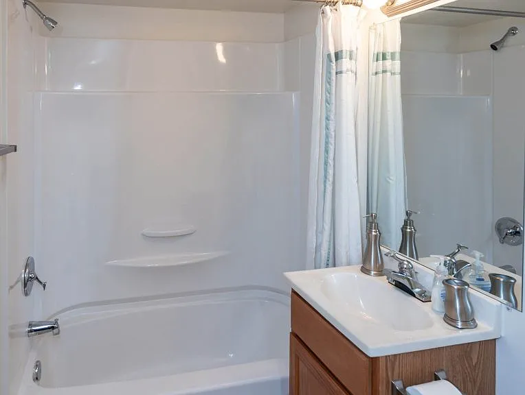 Sewells Park Apartments — Photo 8