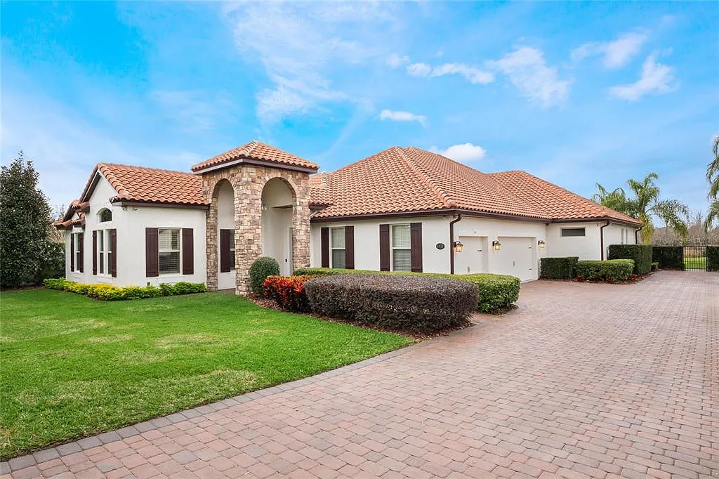 5 bed, 4.5 bath, 4028 sqft, $8,900 — Photo 1