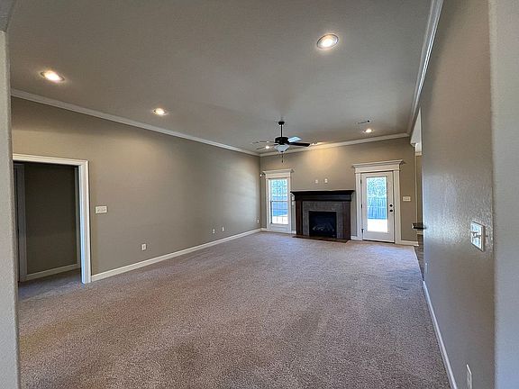 5th image of 3115 Gladstone Dr