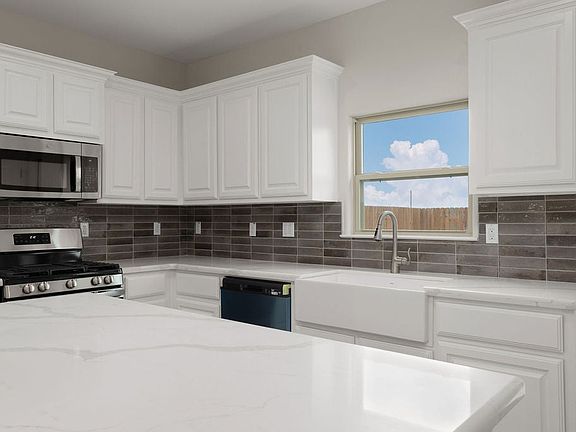 5th image of 2558 Paso Dr