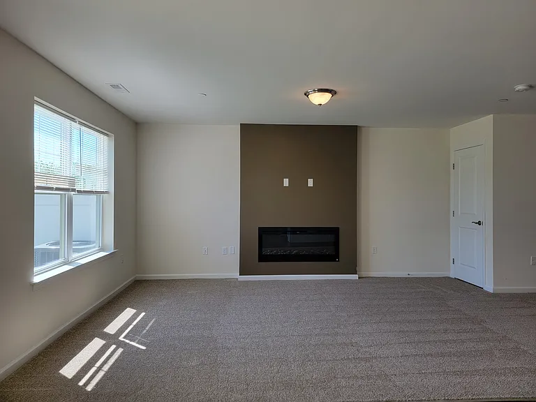 68 Rollins Ln — Photo 2