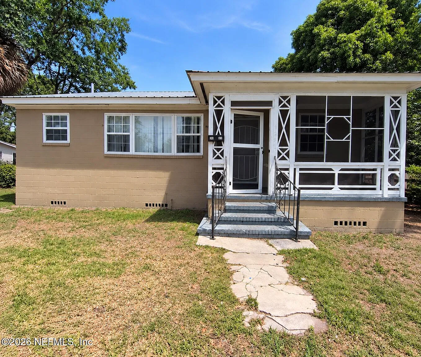 2 bed, 1.0 bath, 962 sqft, $1,099 — Photo 1
