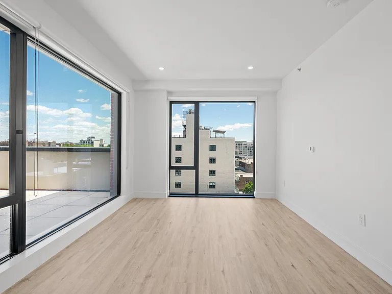 2516 37th Ave #PHC — Photo 3