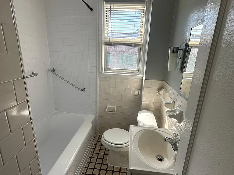 1300 Kenhill Ave — Photo 12