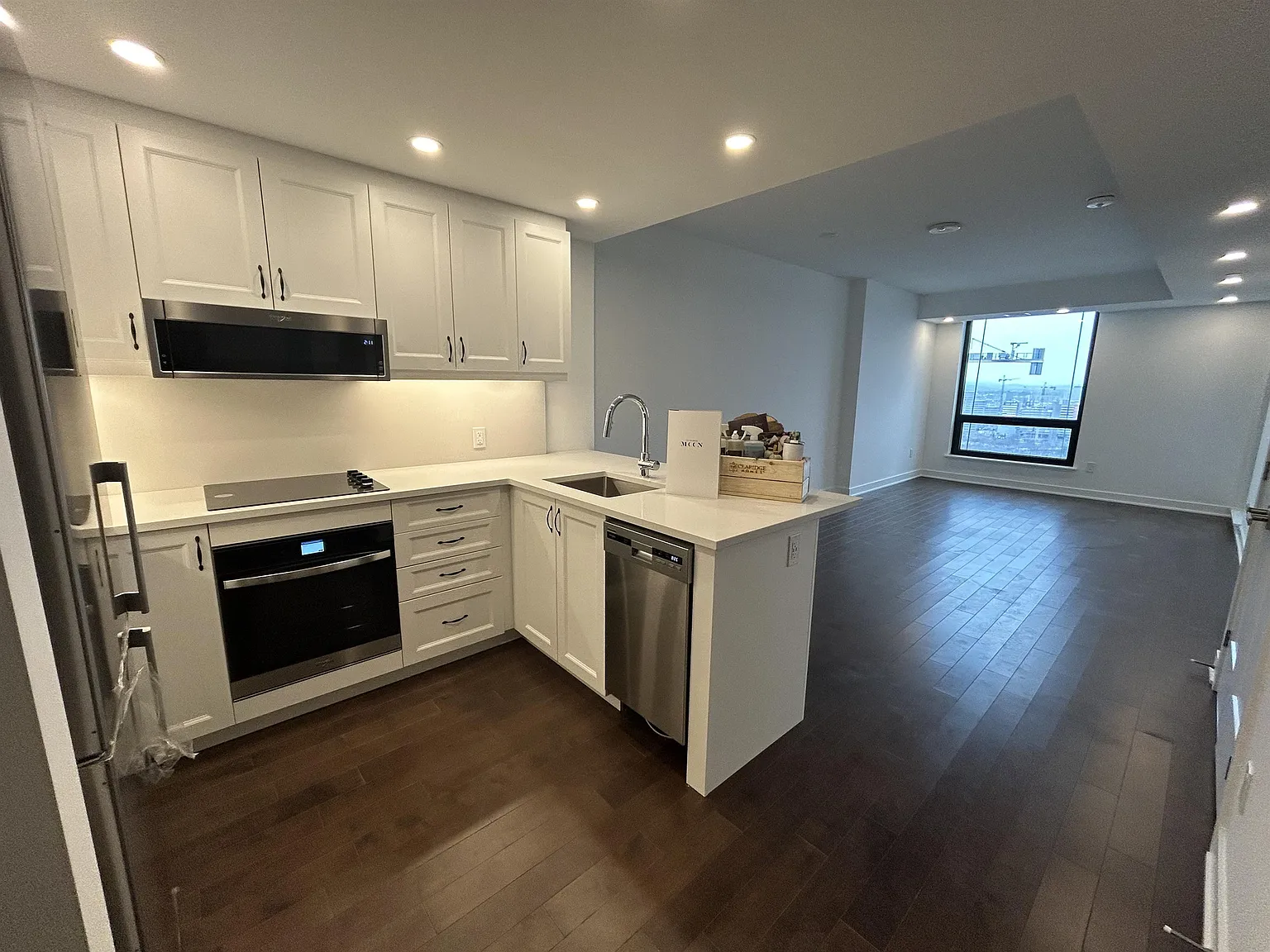 340 Queen Street — Photo 2