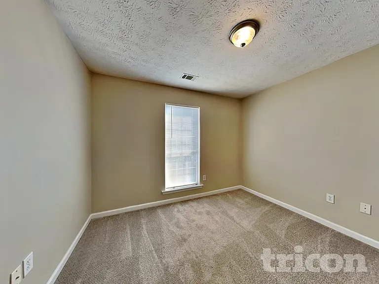50 Tufts Cir — Photo 9