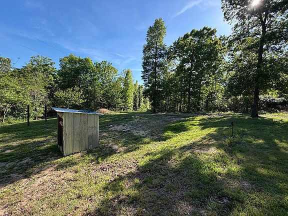 3rd image of 15748 Sargent Road