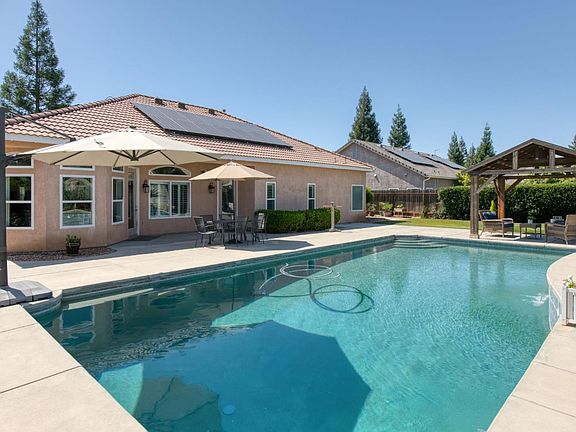 4th image of 2665 Cypress Ave