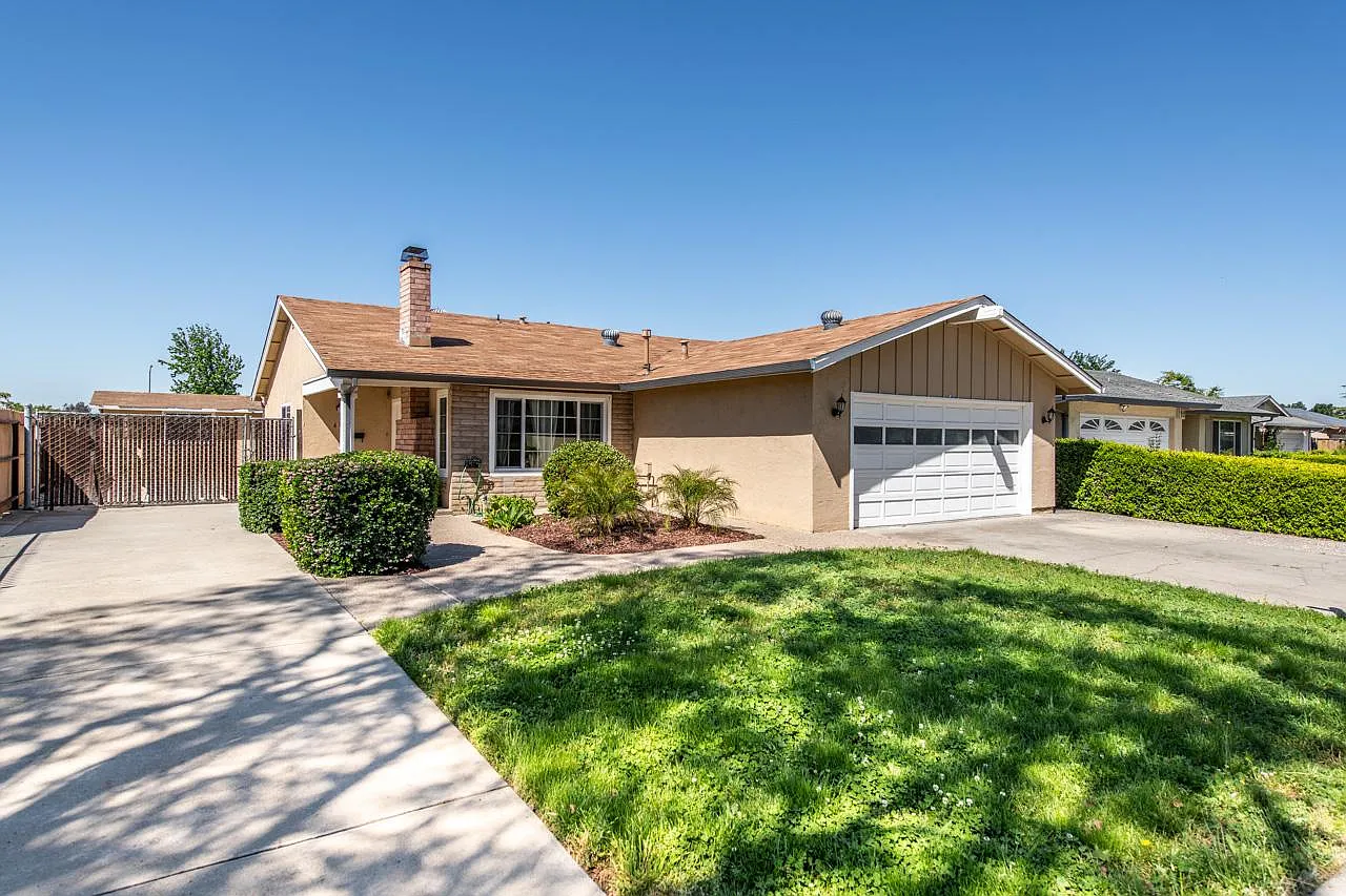 411 La Pala Dr photo 1