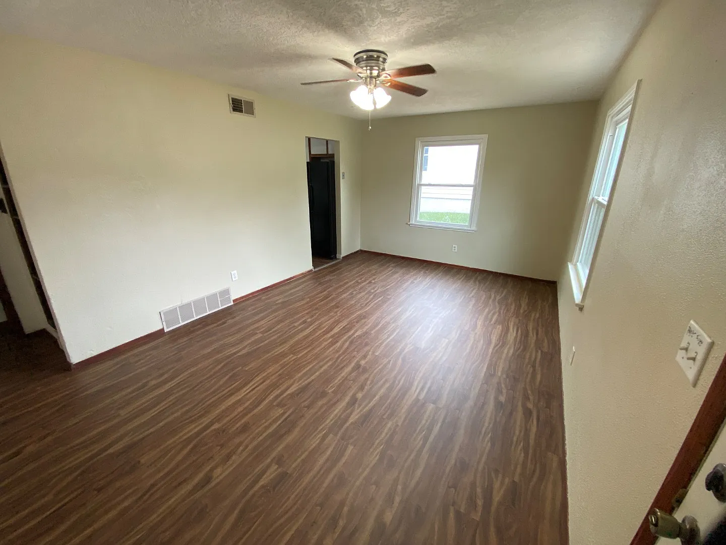 3006 S Summit Ave — Photo 3