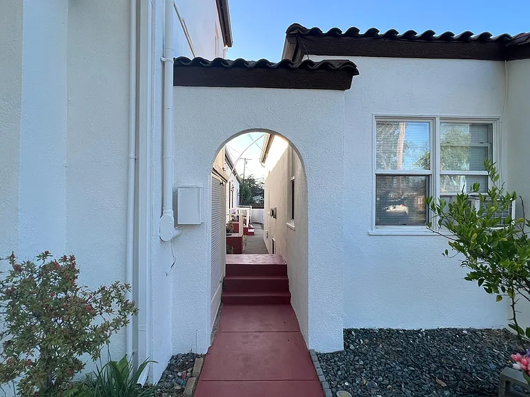 474 S Livermore Ave — Photo 11