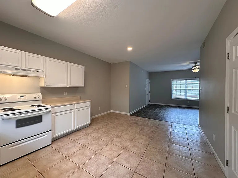 Rand Powell Apartment Homes — Photo 17