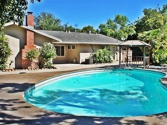 3rd image of 781 W Palo Alto Ave