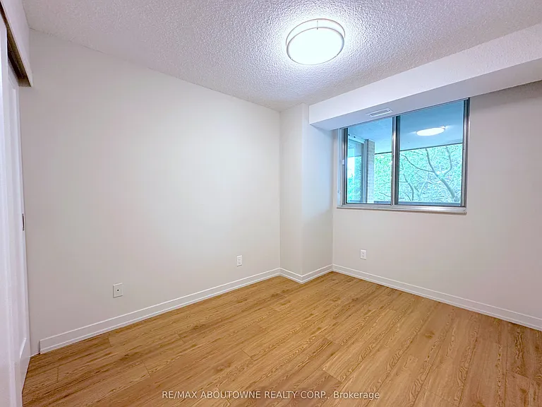 165 La Rose Ave #301 — Photo 10