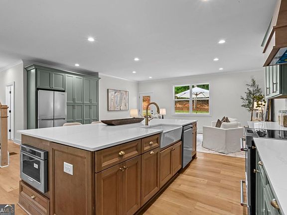 3rd image of 300 Nottingham Dr
