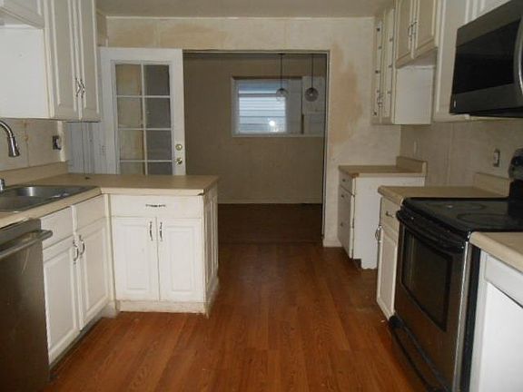 2nd image of 636 French St