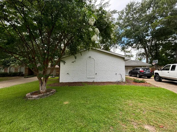 3021 Mesa Dr, Hattiesburg, MS 39402