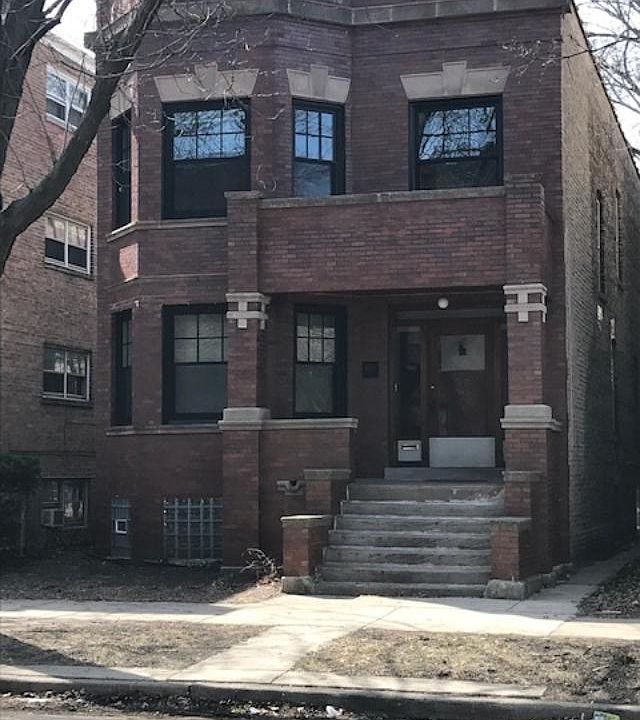 1st image of 4210 N Leavitt St #1