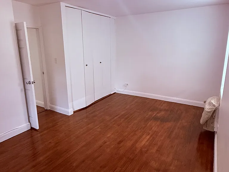 665 Thwaites Pl — Photo 5
