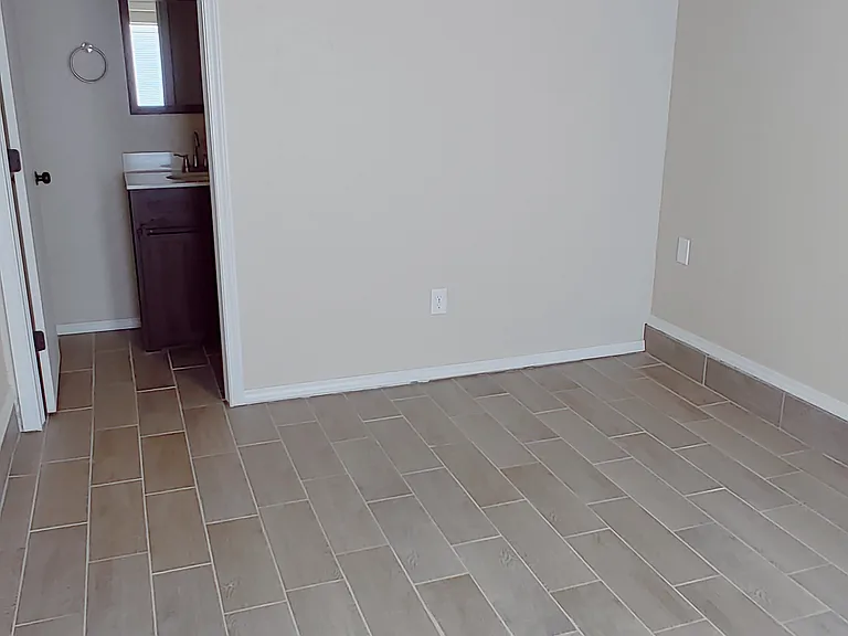 712 W Main St — Photo 2