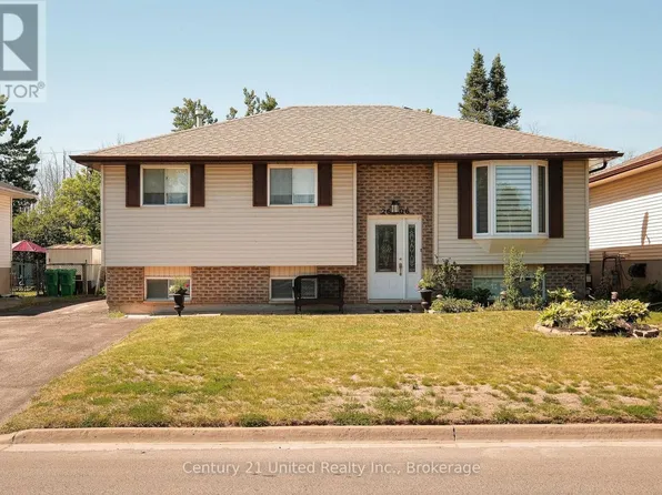 2606 Foxmeadow Rd, Peterborough, ON K9L 1X3