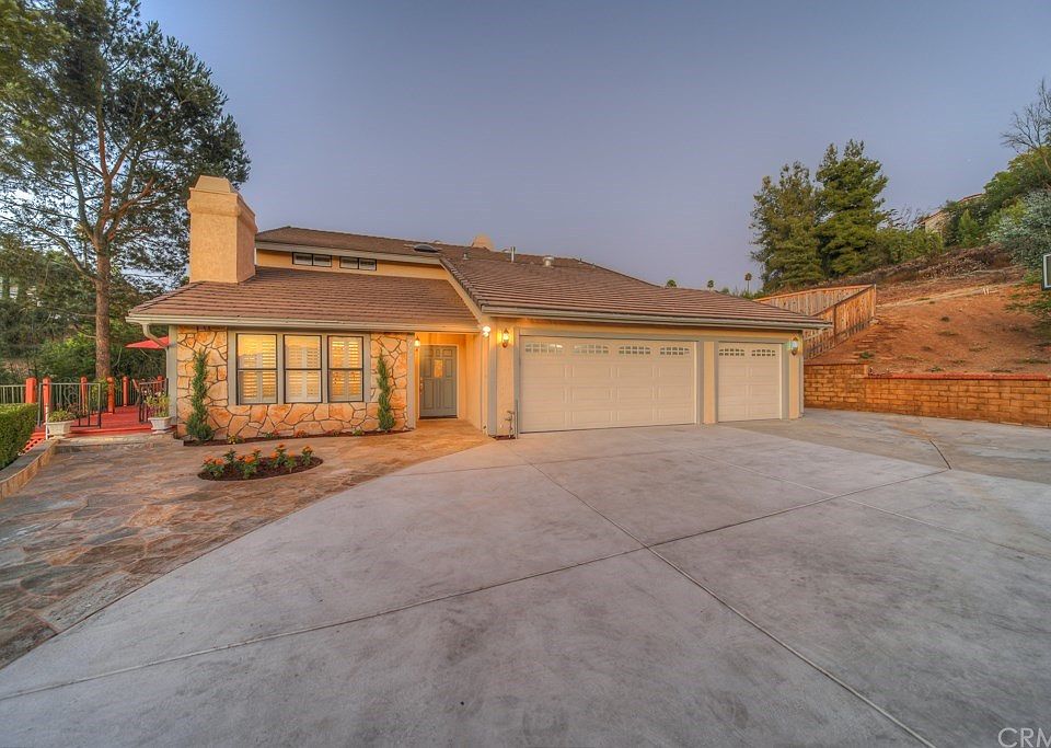 1st image of 772-74 Cody Ln