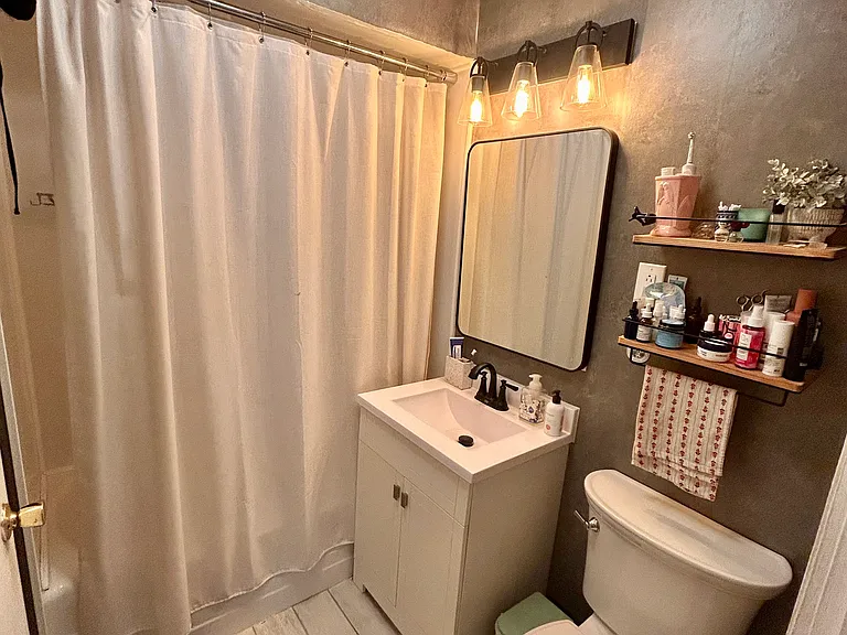 4423 N Damen Ave #1 — Photo 5