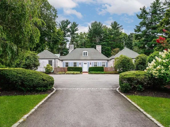 88 Weir Lane, Locust Valley, NY 11560