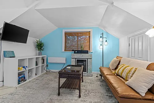 912 Little Bay Ave Photo 1