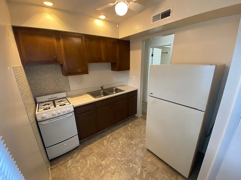 1110 McLean — Photo 3