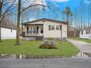39 Cardinal Dr, Hiram, OH 44234
