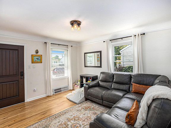 4th image of 308 W Tacoma St