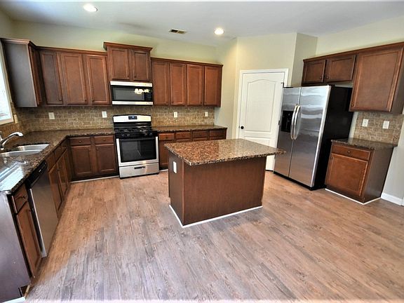 4th image of 1934 Acorn Ln