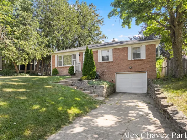 2207 Tremont Blvd NW, Grand Rapids, MI 49504