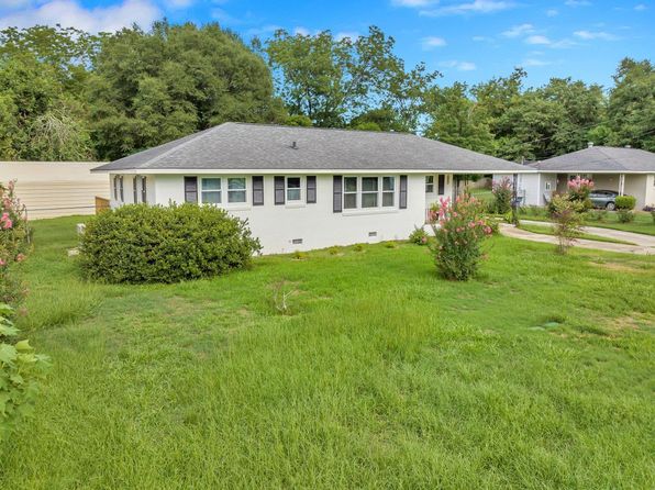 1402 Parkway Dr, Perry, GA 31069