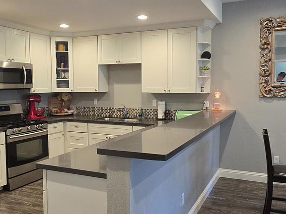 3rd image of 5421 College Oak Dr