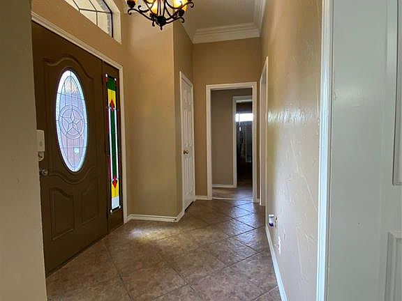 2nd image of 816 Sylvan Creek Dr