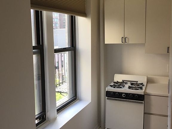 3rd image of 308 E 78th St APT 34