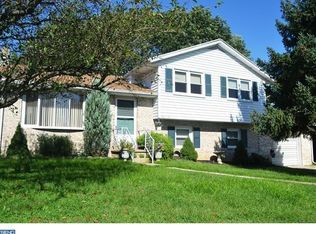 105 Mountain Blvd, Wernersville, PA 19565