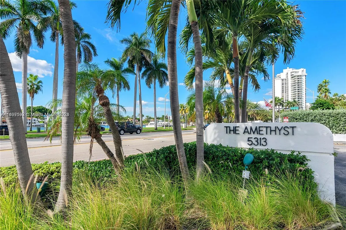 Building Photo - 5313 Collins Ave #308