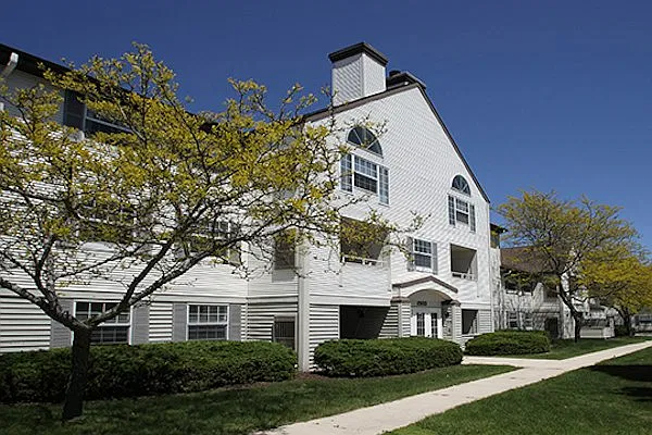 Courtyard Apartments — Photo 1