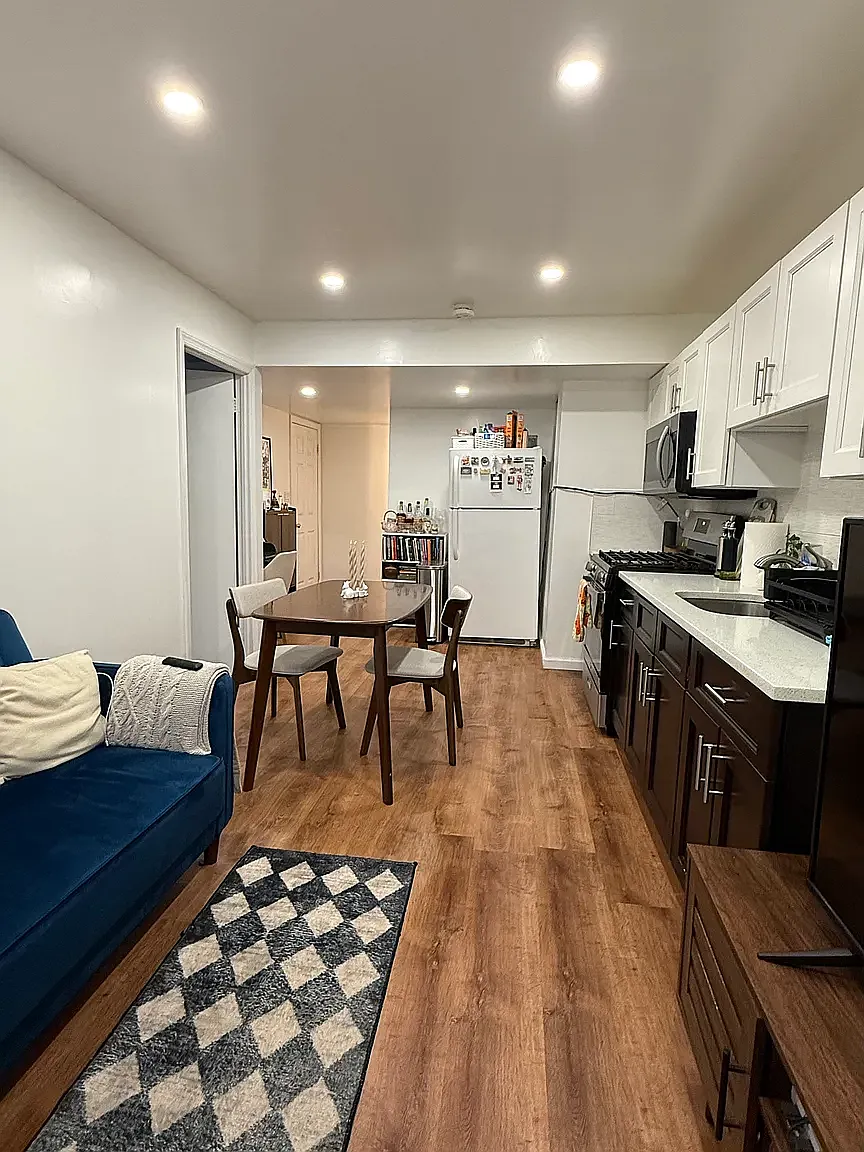 21-32 Steinway Street — Photo 1