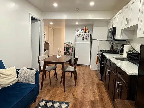 21-32 Steinway St #1, Astoria, NY 11105