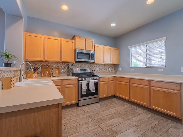 2313 N Presidential Dr — Photo 4