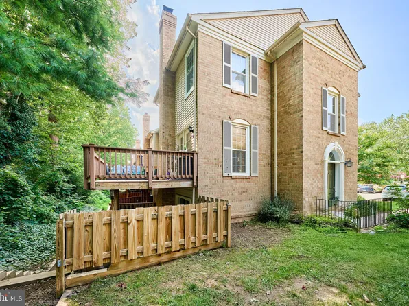 4235 Sleepy Lake Dr, Fairfax, VA 22033