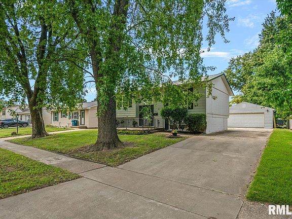 3rd image of 1821 Denton Dr